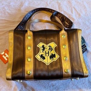 NWT Harry Potter trunk / hogwarts express Harvey’s Marilyn satchel